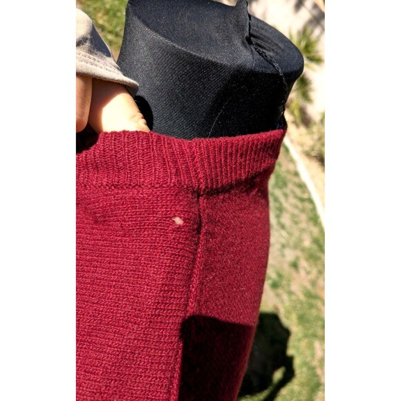 DAMAGED/HOLE Vintage Giordano Burgundy Red Lambswool Men's Med Pullover Sweater - Picture 5 of 8